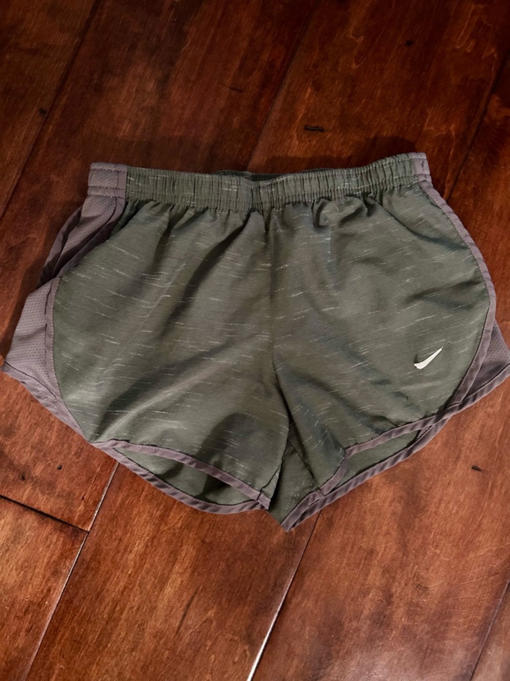 Heather grey size Small Nike Fri fit shorts